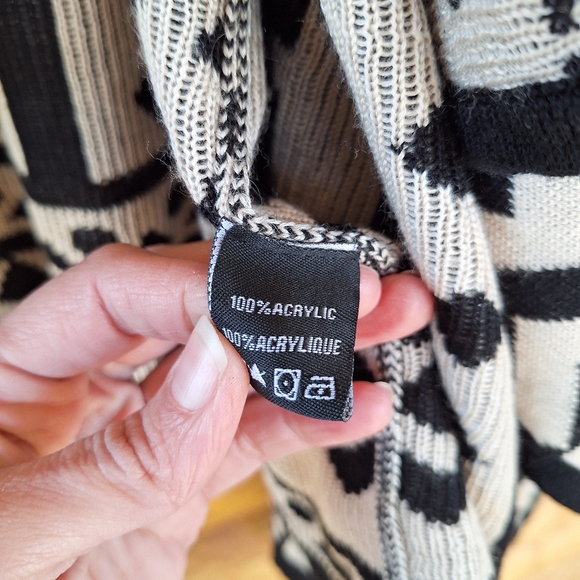 Tribal Sweater cardigan - Picture 7 of 11